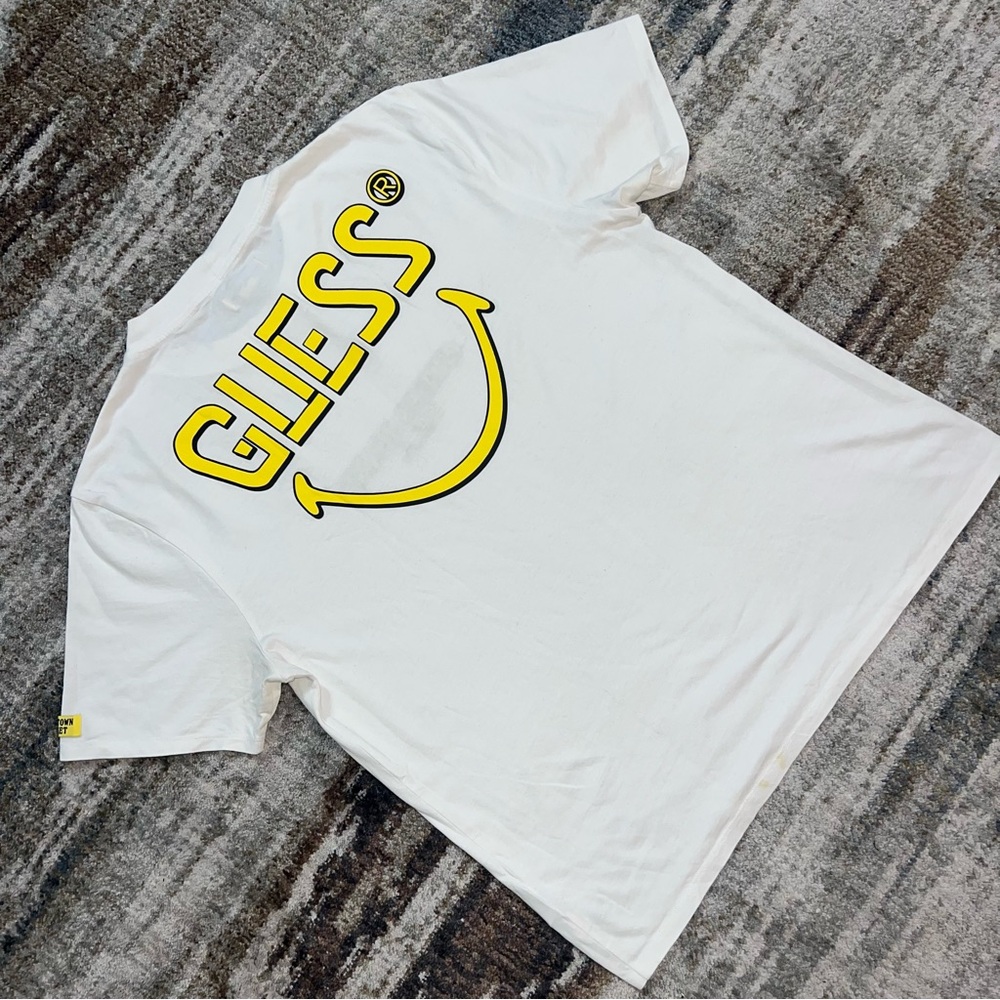 GUESS Originals x CHINATOWN MARKET Guess Jeans USA T-Shirt Tee